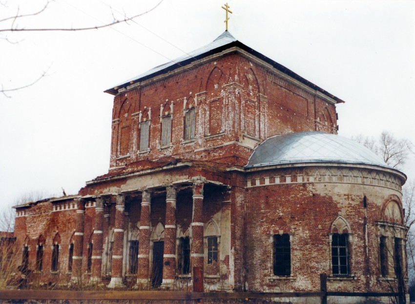 Церковь Троицы Живоначальной, Новощапово (Клинский городской округ, Московская область). фасады