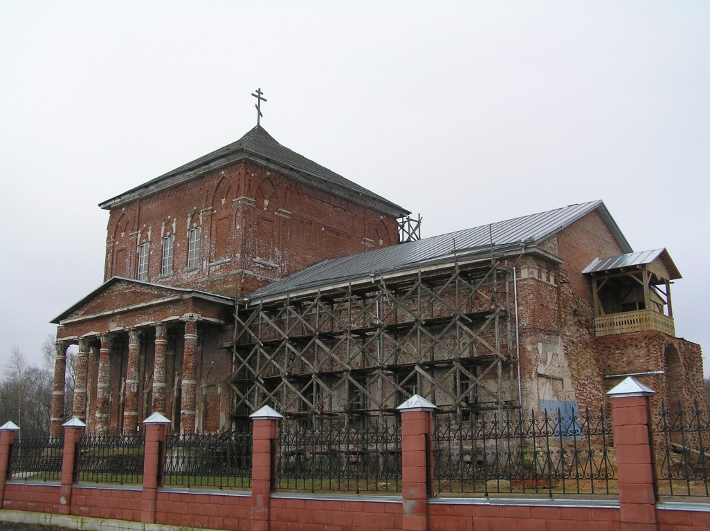 Церковь Троицы Живоначальной, Новощапово (Клинский городской округ, Московская область). фасады