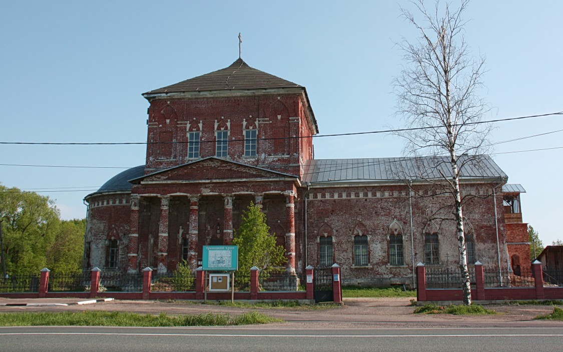 Церковь Троицы Живоначальной, Новощапово (Клинский городской округ, Московская область). фасады