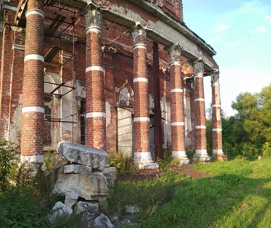 Церковь Троицы Живоначальной, Новощапово (Клинский городской округ, Московская область). архитектурные детали