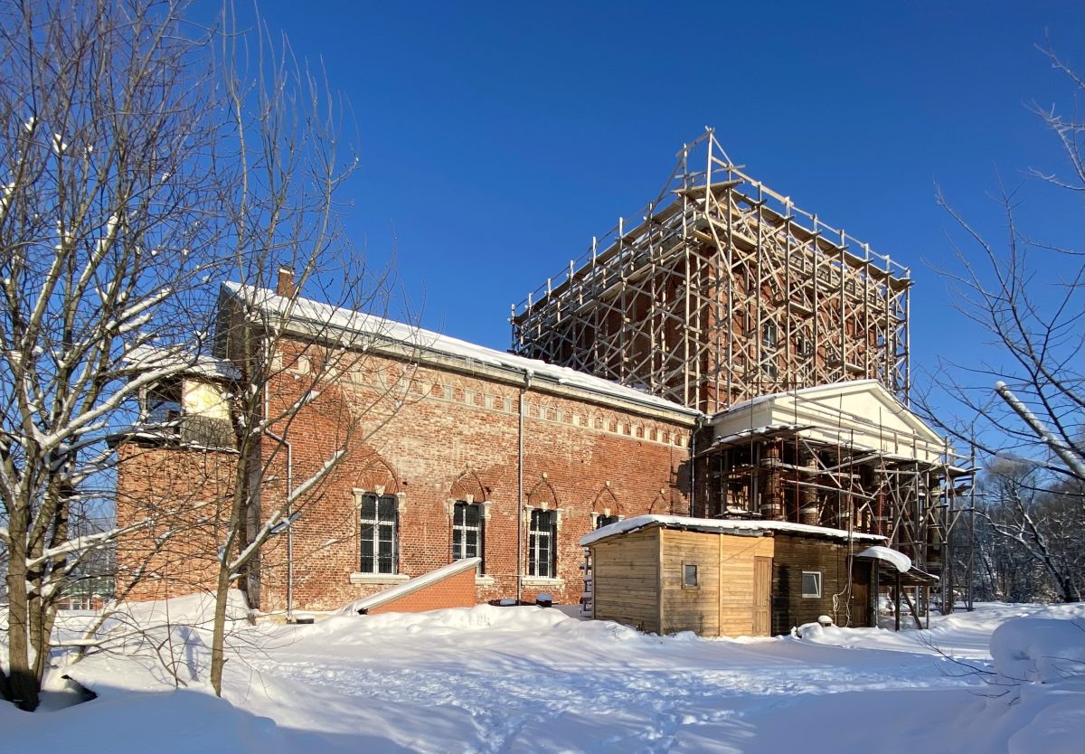 Церковь Троицы Живоначальной, Новощапово (Клинский городской округ, Московская область). документальные фотографии, Вид с юго-запада