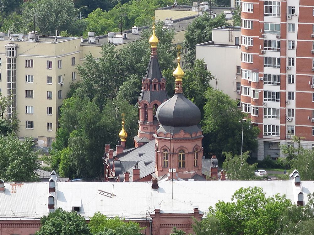 Церковь Благовещения Пресвятой Богородицы при штабе ВДВ в Сокольниках, Сокольники (Восточный административный округ (ВАО), г. Москва). общий вид в ландшафте