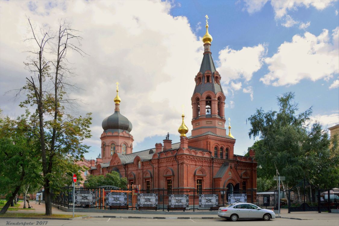 Сокольники. Церковь Благовещения Пресвятой Богородицы при штабе ВДВ в Сокольниках. общий вид в ландшафте