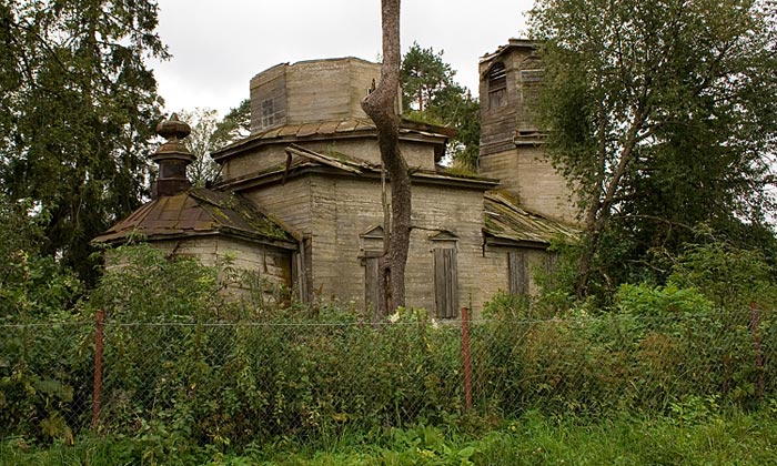 Церковь Георгия Победоносца, Ручьи (Крестецкий район, Новгородская область). фасады, Вид с северо -востока (с дороги)