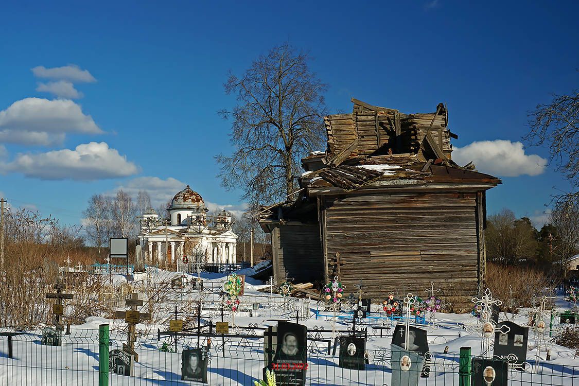 Ручьи. Церковь Георгия Победоносца. фасады, На заднем плане слева Покровская церковь