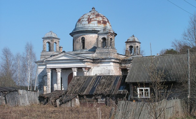 Церковь Покрова Пресвятой Богородицы, Ручьи (Крестецкий район, Новгородская область). общий вид в ландшафте
