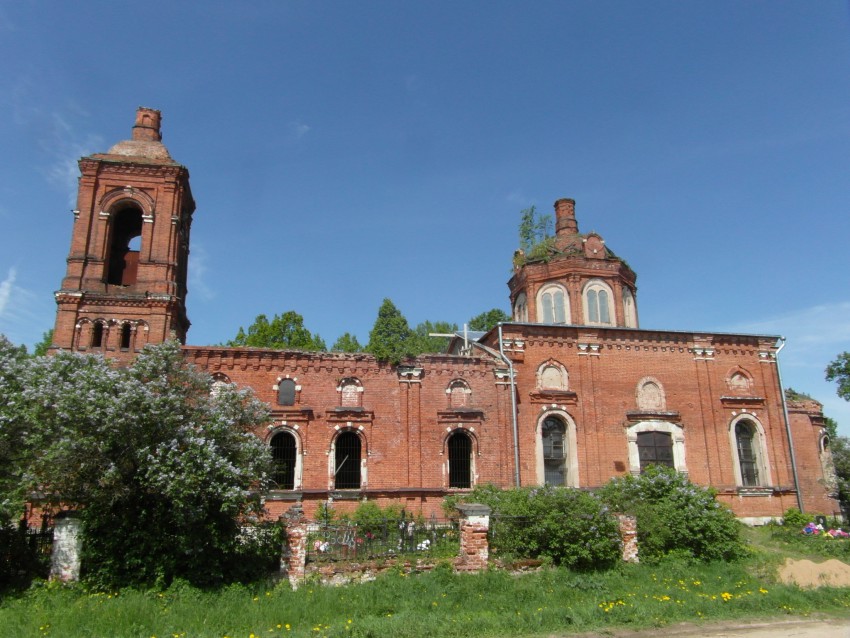 Церковь Казанской иконы Божией матери, Трёхсвятское (Дмитровский городской округ, Московская область). фасады