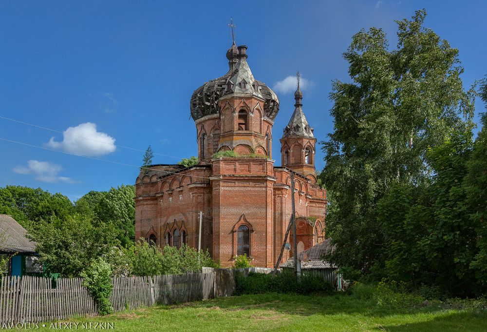 Красное Знамя (быв. Старая Ольшанка). Церковь Воскресения Христова. фасады