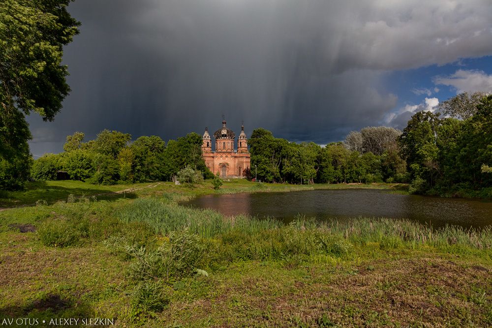 Церковь Воскресения Христова, Красное Знамя (быв. Старая Ольшанка) (Уваровский район и г. Уварово, Тамбовская область). общий вид в ландшафте