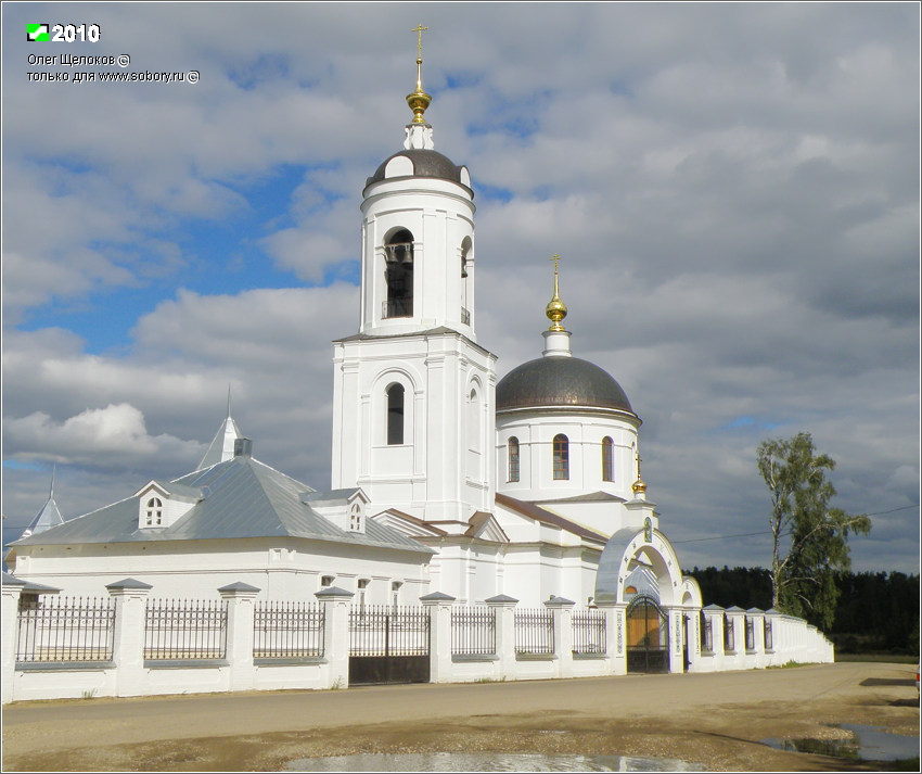 Махра. Троицкий Стефано-Махрищский женский монастырь. Церковь Троицы Живоначальной (Сергия Радонежского). фасады, Вид с юго-запада