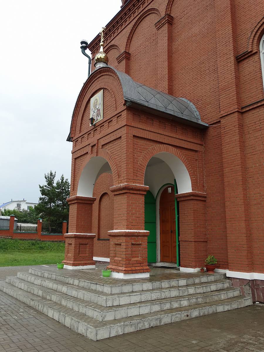 Центральный вход в храм., архитектурные детали. Церковь Николая Чудотворца на Старцевой горе, Сарапул (Сарапульский район и г. Сарапул, Республика Удмуртия)