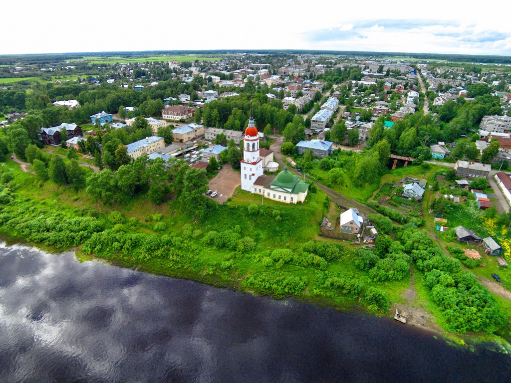 Церковь Успения Пресвятой Богородицы, Тотьма (Тотемский район, Вологодская область). общий вид в ландшафте