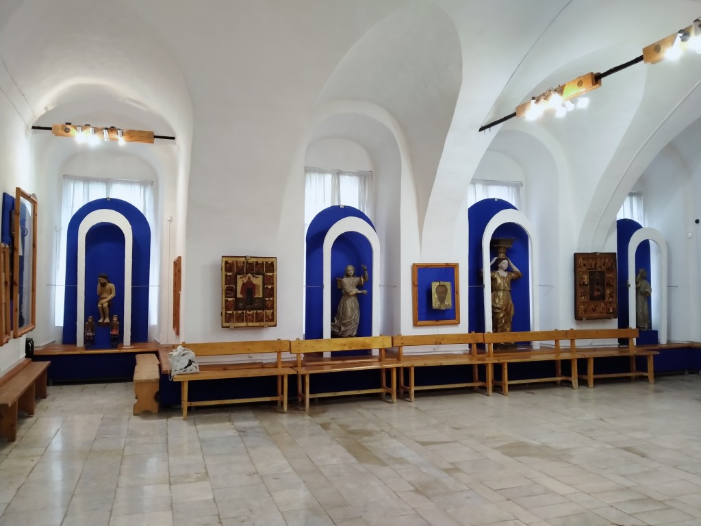Церковь Успения Пресвятой Богородицы, Тотьма (Тотемский район, Вологодская область). интерьер и убранство, интерьер храма (музей церковного искусства)
