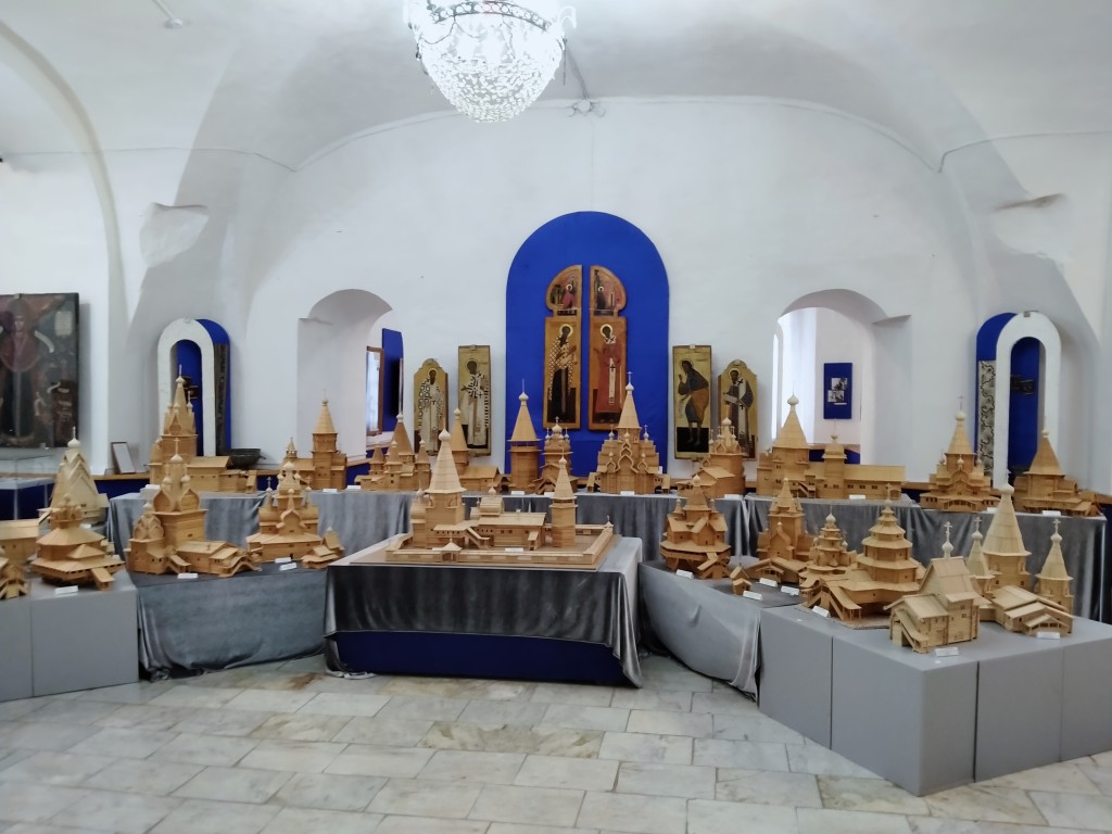 Церковь Успения Пресвятой Богородицы, Тотьма (Тотемский район, Вологодская область). интерьер и убранство, интерьер храма (музей церковного искусства)