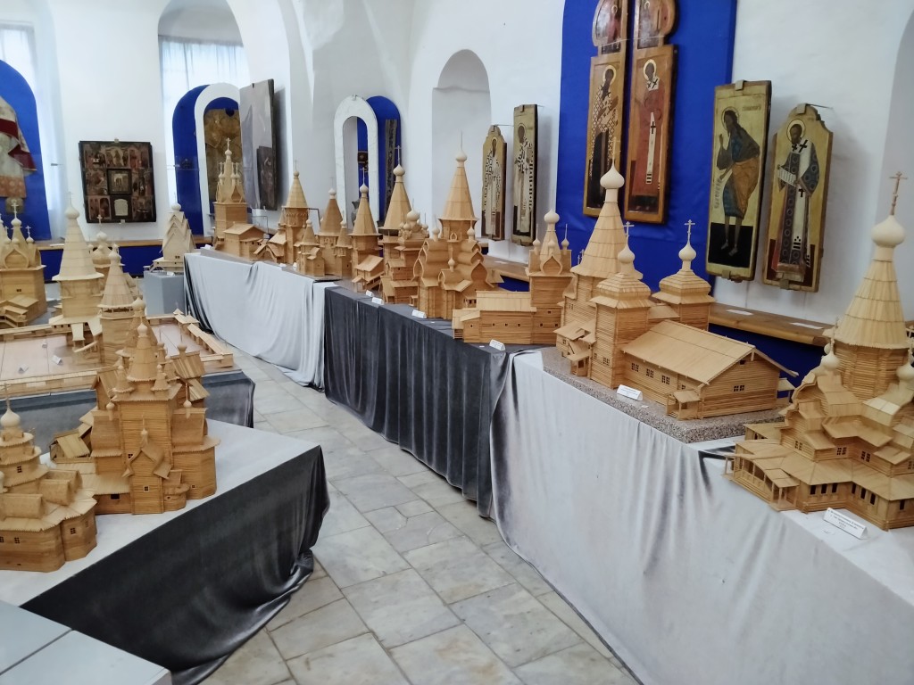 Церковь Успения Пресвятой Богородицы, Тотьма (Тотемский район, Вологодская область). интерьер и убранство, интерьер храма (музей церковного искусства)
