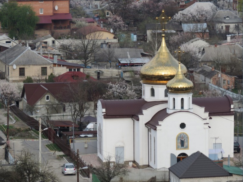 Церковь Покрова Пресвятой Богородицы на Основе, Харьков (Харьков, город, Украина, Харьковская область). общий вид в ландшафте, Свято-Покровский Храм (ст. Основа)