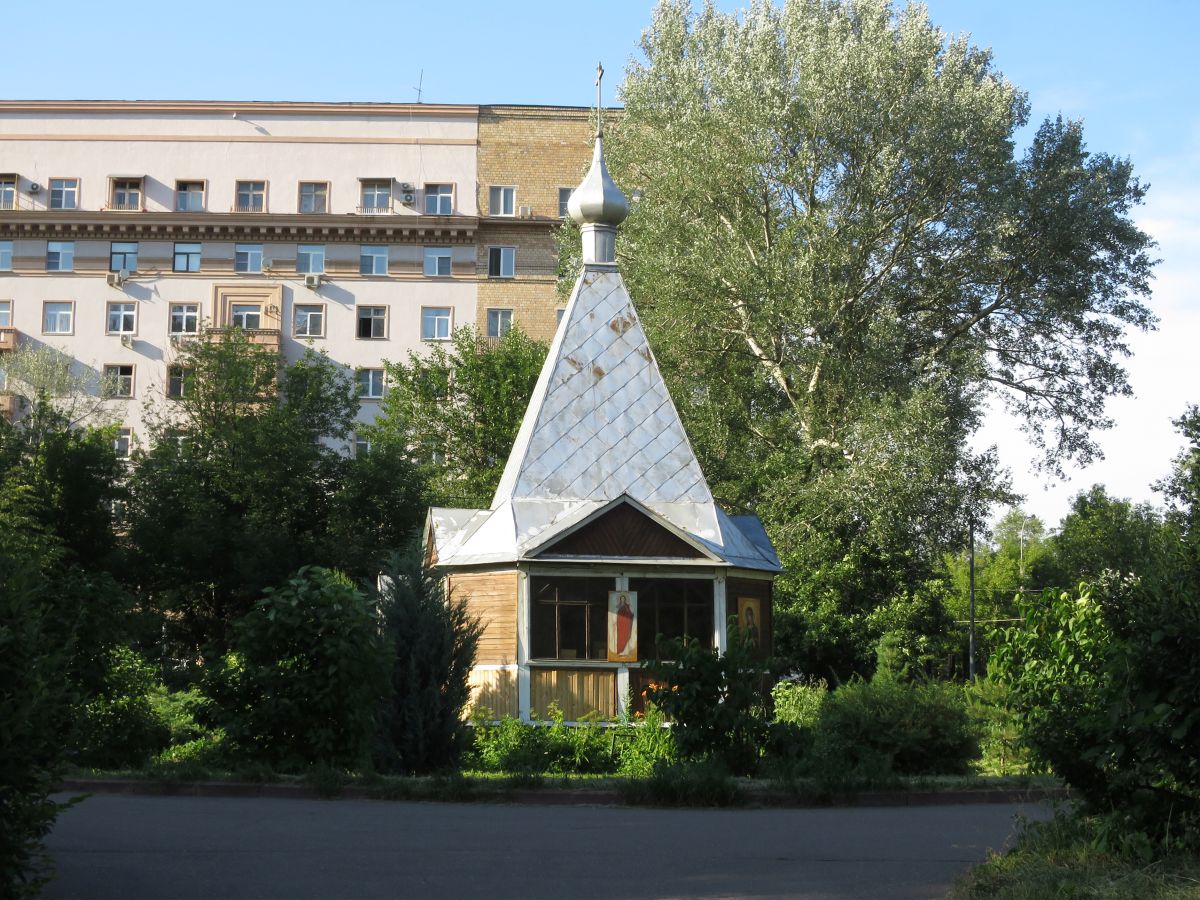 Часовня Воздвижения Креста Господня, Пресненский (Центральный административный округ (ЦАО), г. Москва). фасады, Вид на часовню со стороны Дома Правительства РФ