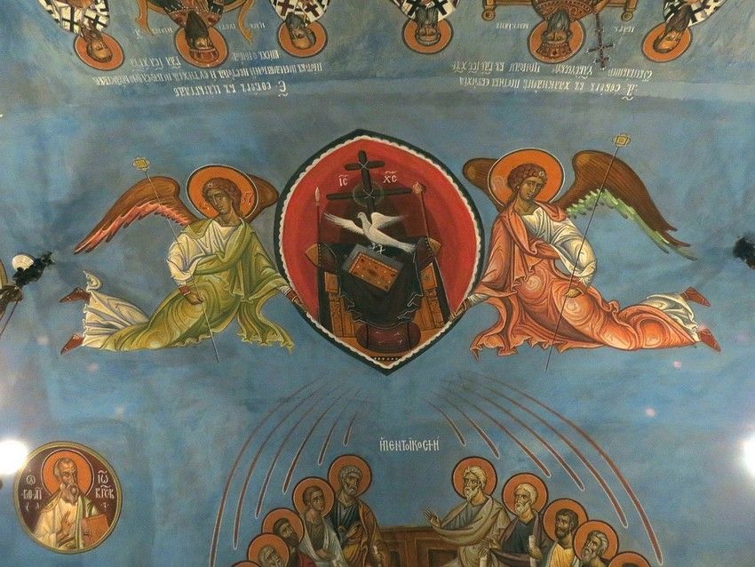 Церковь Трех Святителей на Кулишках, Басманный (Центральный административный округ (ЦАО), г. Москва). интерьер и убранство, Росписи сводов нижнего храма