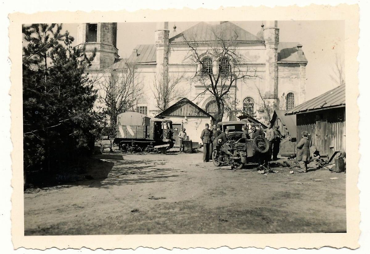 Фото 1943 г. с аукциона e-bay.de, архивная фотография. Церковь Покрова Пресвятой Богородицы, Безлюдовка (Харьковский район, Украина, Харьковская область)