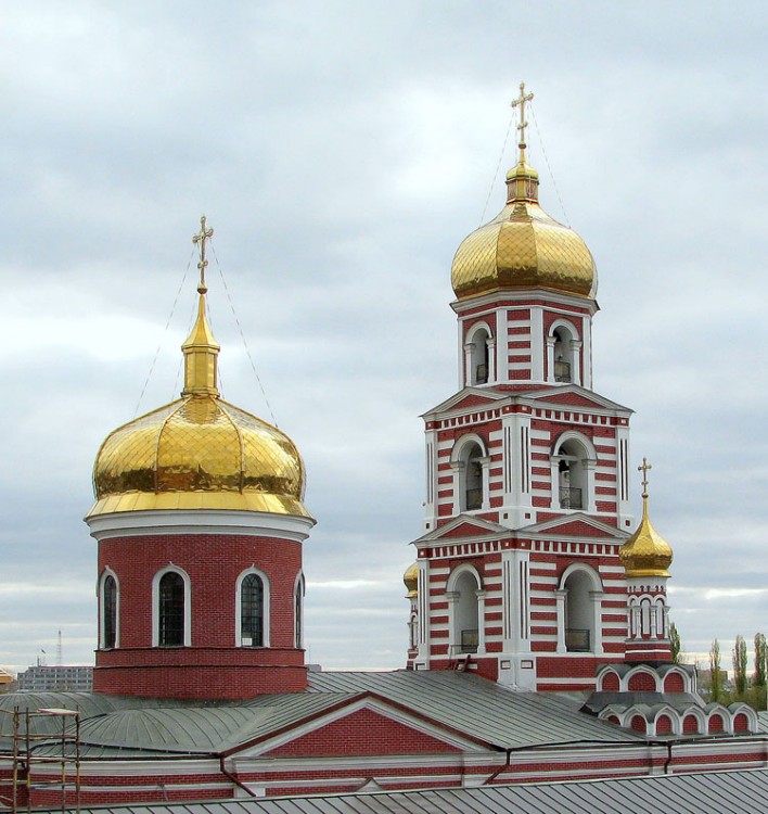 Церковь Пантелеимона Целителя на Песках, Харьков (Харьков, город, Украина, Харьковская область). архитектурные детали, Вид на церковь с северо-востока