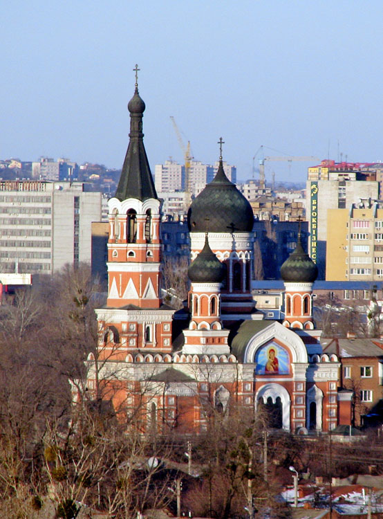 Церковь Трёх Святителей на Заиковке, Харьков (Харьков, город, Украина, Харьковская область). общий вид в ландшафте