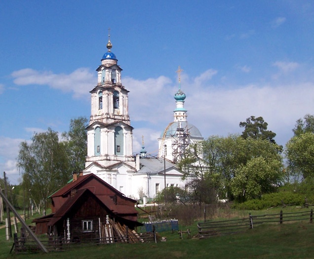 Ильинское. Церковь Георгия Победоносца. общий вид в ландшафте