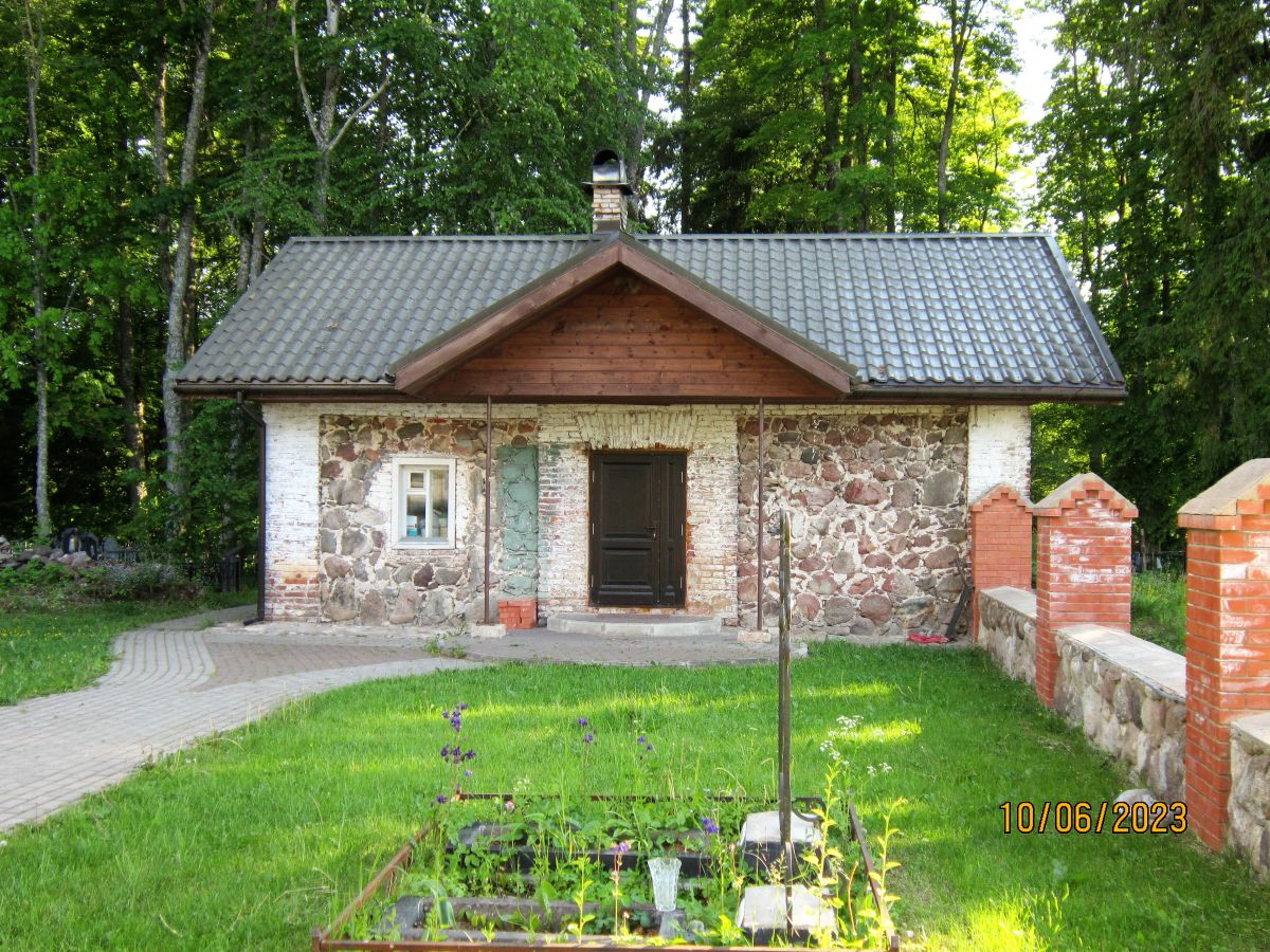 Церковь Покрова Пресвятой Богородицы, Кярово (Гдовский район, Псковская область). дополнительная информация, Дом причта
