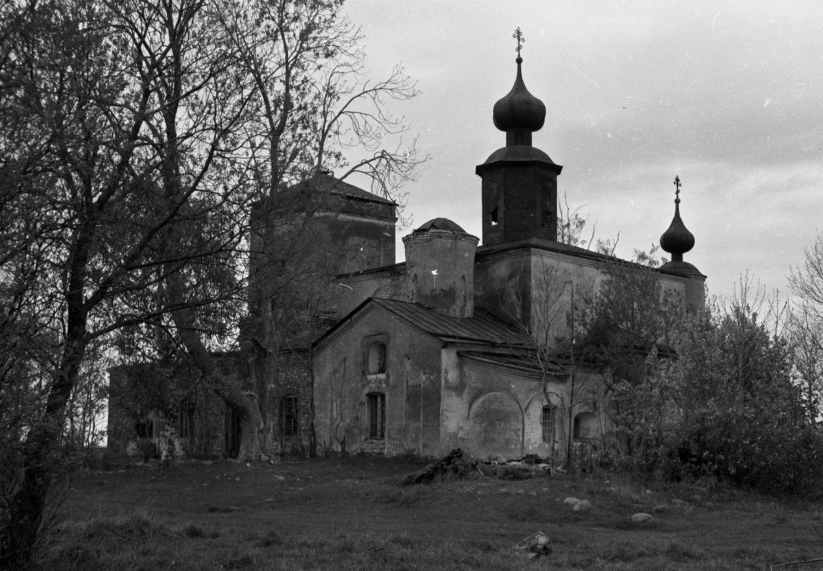 Церковь Троицы Живоначальной, Доможирка (Гдовский район, Псковская область). архивная фотография, Фото М. И. Семёнова перед реставрацией