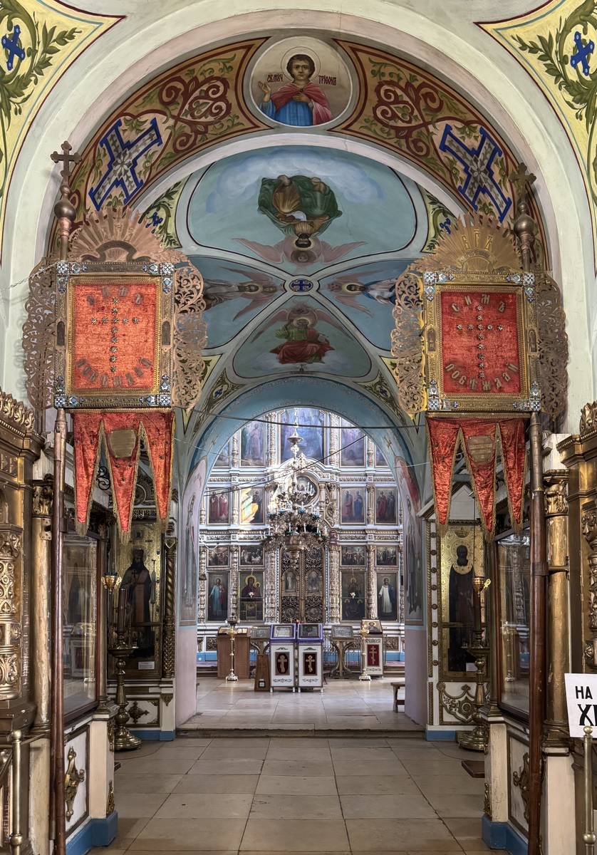 Проход из трапезной в основной объём, интерьер и убранство. Церковь Илии Пророка, Мамонтово (Богородский городской округ, Московская область)