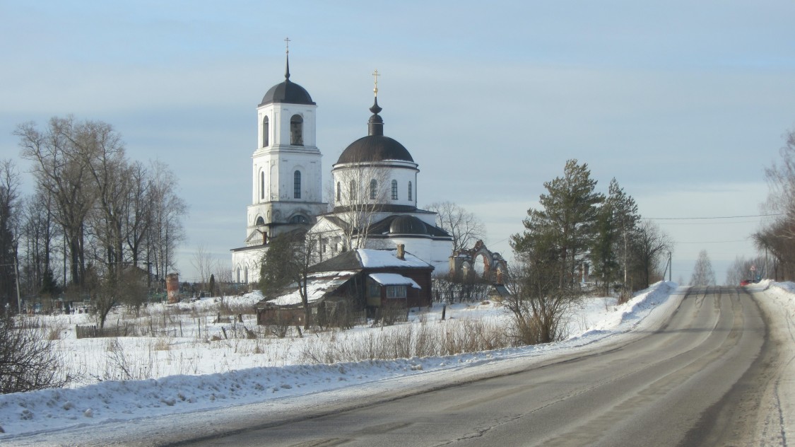 Церковь Сергия Радонежского, Новосергиево (Богородский городской округ, Московская область). общий вид в ландшафте, Вид на храм с дороги от села Заречье
