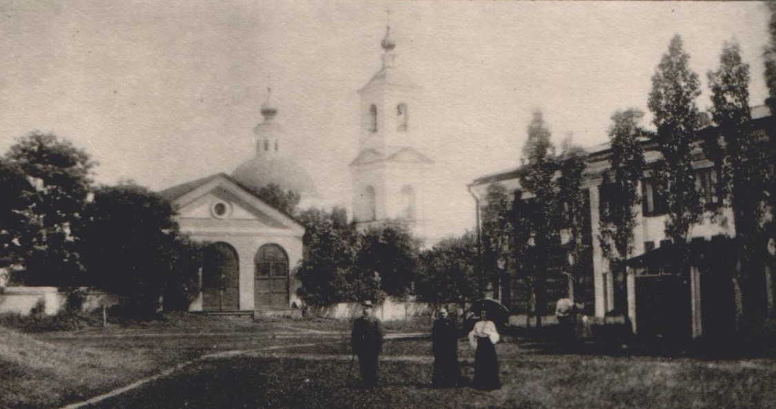 Старый Мерчик. Церковь Всех Святых. архивная фотография, Редкое фото, вид с хозяйственного двора усадьбы Шидловских (с 1881г. принадлежит Е.М. Духовскому, который пристроил к церкви по собственному проекту каменную колокольню). 1890 г. 