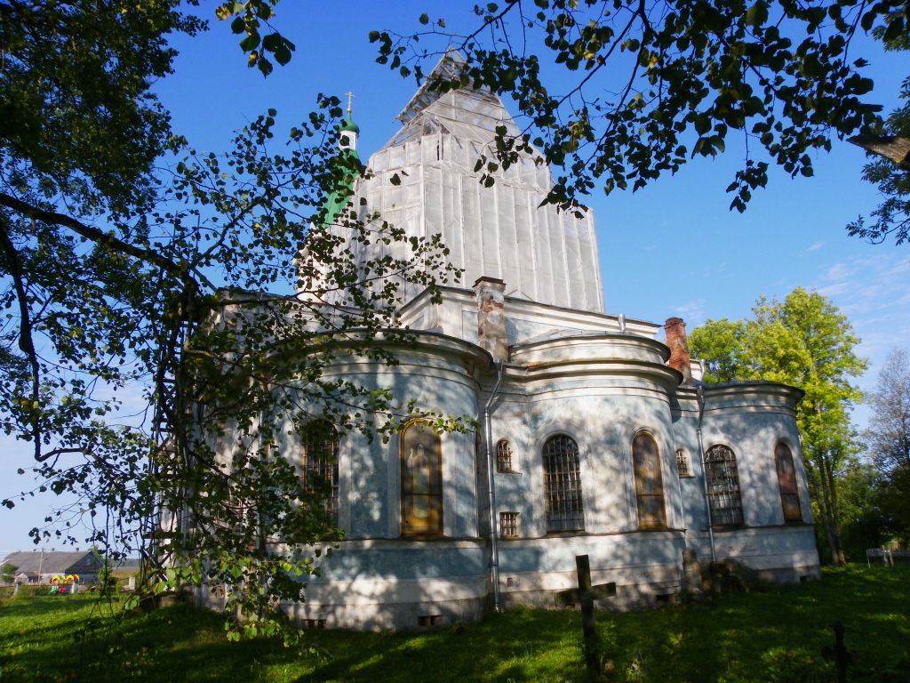 Ильеши. Церковь Николая Чудотворца. фасады, Три абсиды