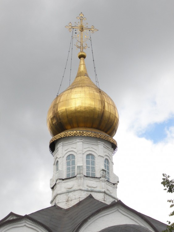 Сергиев Посад. Церковь Введения во храм Пресвятой Богородицы на Подоле. архитектурные детали, Завершение храма