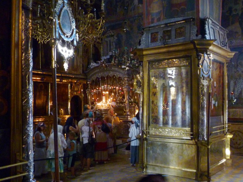 Троице-Сергиева Лавра. Собор Троицы Живоначальной, Сергиев Посад (Сергиево-Посадский городской округ, Московская область). интерьер и убранство, Внутреннее убранство