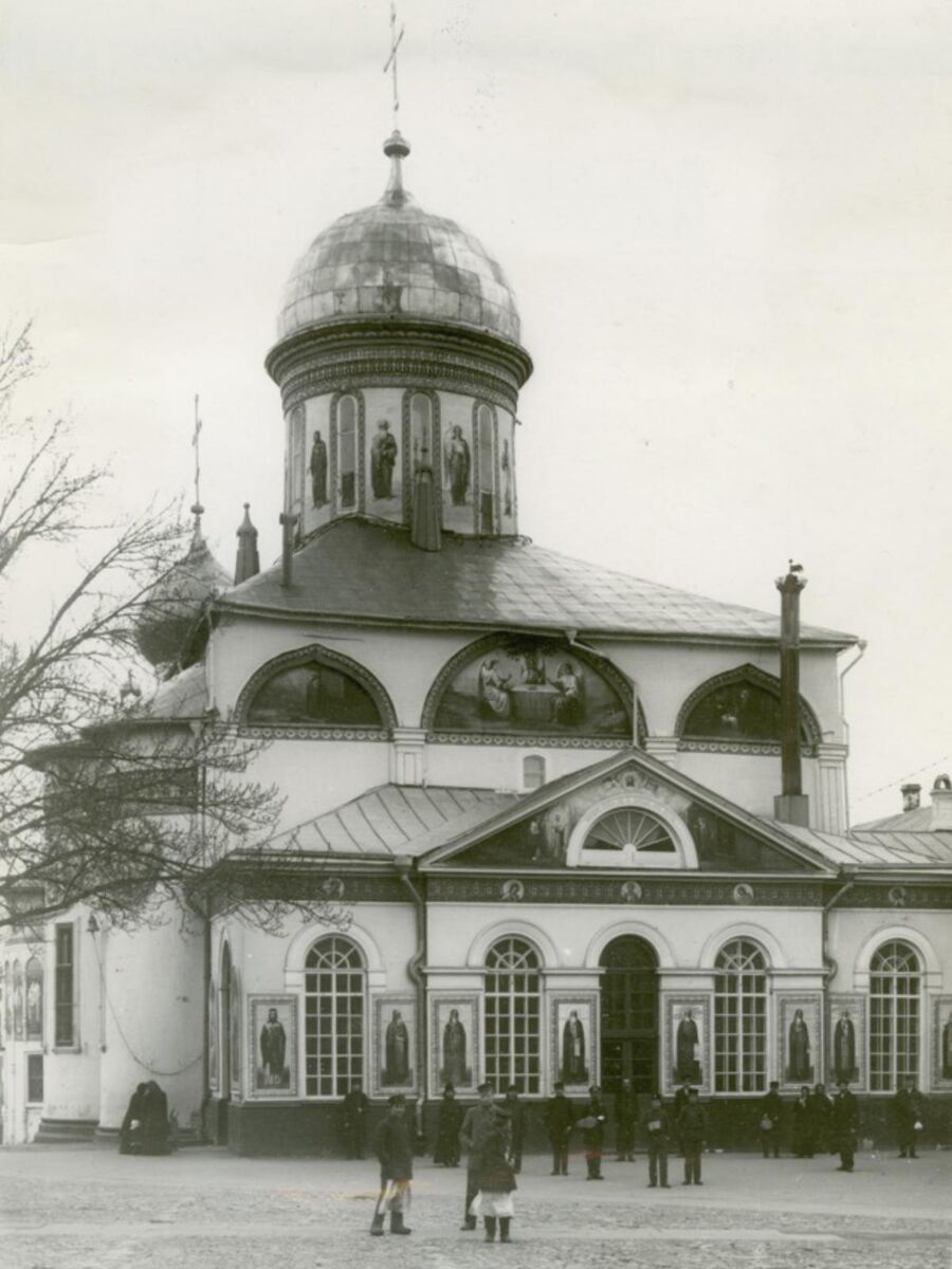 Троице-Сергиева Лавра. Собор Троицы Живоначальной, Сергиев Посад (Сергиево-Посадский городской округ, Московская область). архивная фотография, Фото 1900-х гг. Троицкий собор Троице-Сергиева монастыря. 1900-е годы (Фото: М. М. Чуракова / Музей архитектуры имени А. В. Щусева)