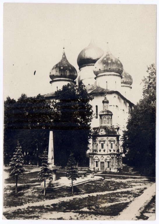 Троице-Сергиева Лавра. Собор Успения Пресвятой Богородицы, Сергиев Посад (Сергиево-Посадский городской округ, Московская область). архивная фотография, Частная коллекция. Фото 1920-х годов