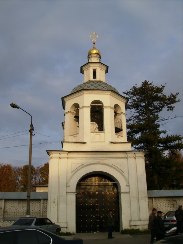 Видное. Церковь Успения Пресвятой Богородицы в Таболове. дополнительная информация, Надвратная  колокольня