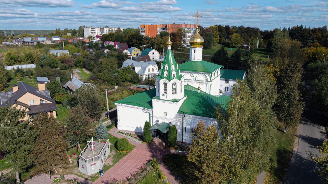 Церковь Троицы Живоначальной, Заворово (Раменский район и гг. Бронницы, Жуковский, Московская область). общий вид в ландшафте