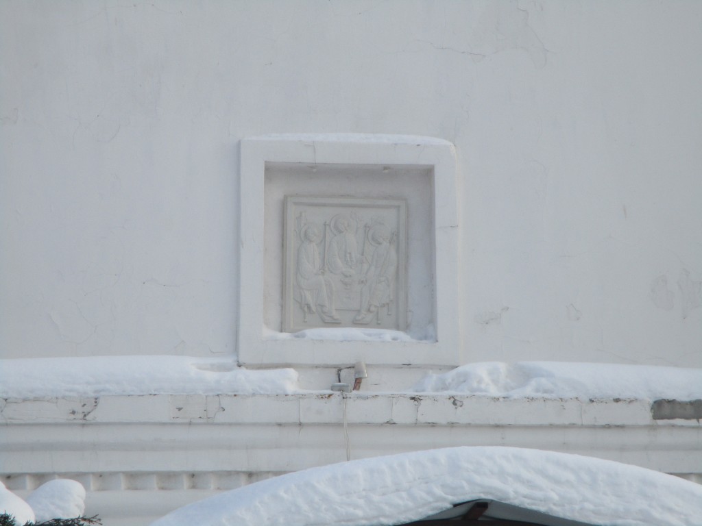 Заворово. Церковь Троицы Живоначальной. архитектурные детали, икона Св. Троицы над входом