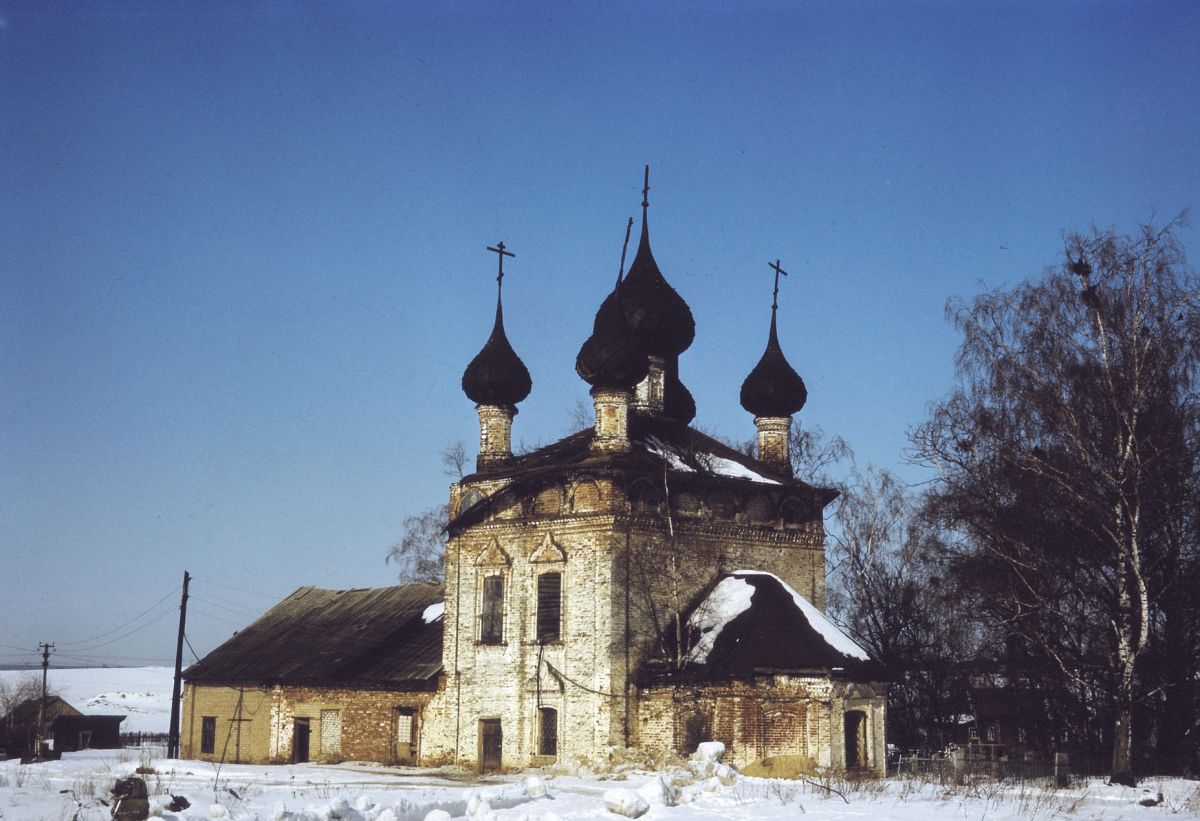 Григорцево. Церковь Воскресения Христова. общий вид в ландшафте