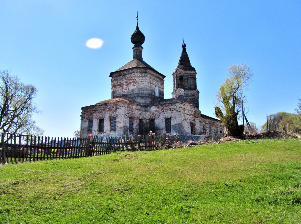 Церковь Рождества Христова, Рождествено (Некрасовский район, Ярославская область). фасады, вид с северо-востока