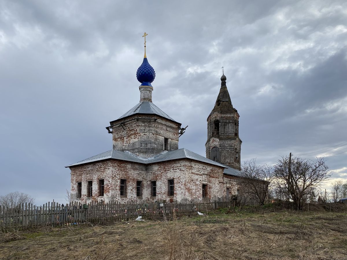 Вид с северо-востока, фасады. Церковь Рождества Христова, Рождествено (Некрасовский район, Ярославская область)