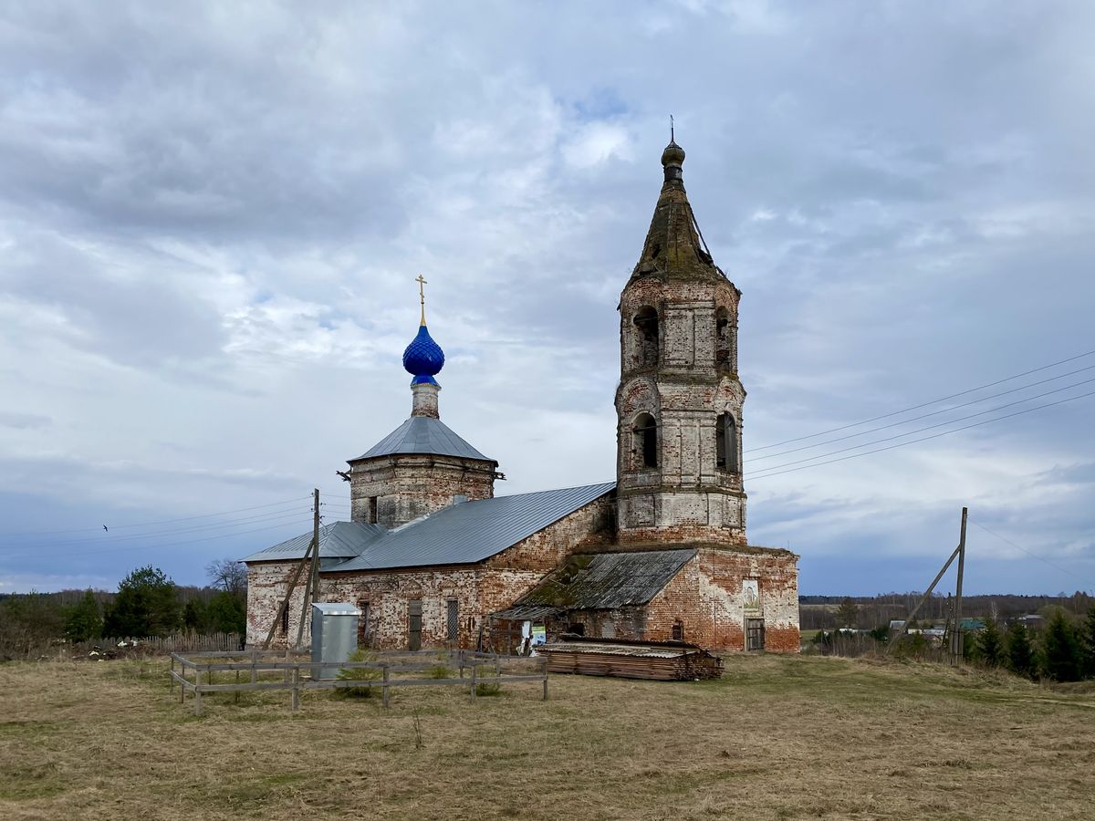 Вид с северо-запада, фасады. Церковь Рождества Христова, Рождествено (Некрасовский район, Ярославская область)