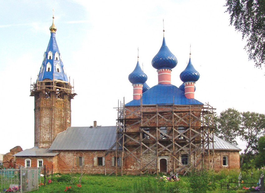 Кувакино. Церковь Михаила Архангела. общий вид в ландшафте