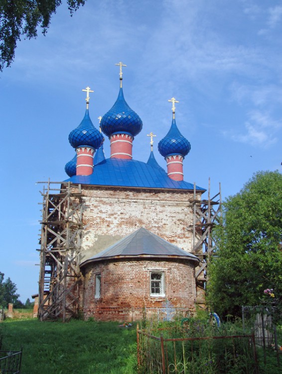 Кувакино. Церковь Михаила Архангела. общий вид в ландшафте