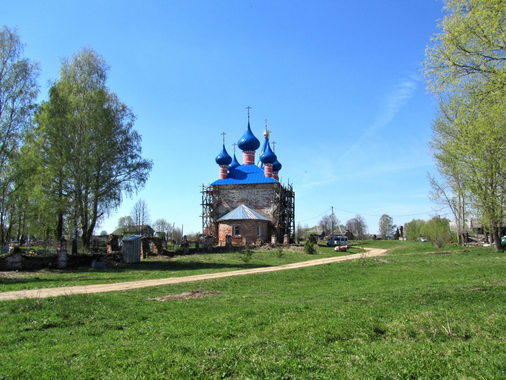 Кувакино. Церковь Михаила Архангела. общий вид в ландшафте, вид с востока
