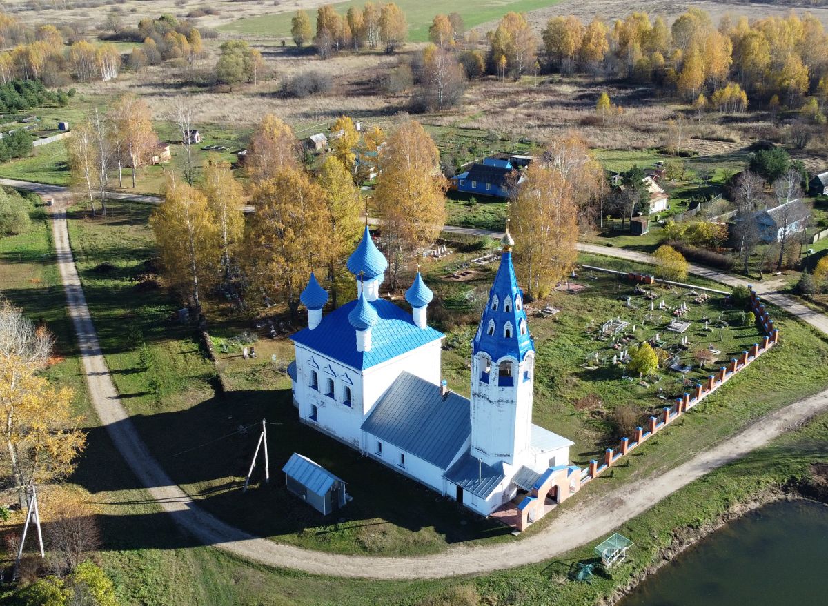 Церковь михаила архангела русское. Церковь Кувакино Чувашия. Кувакино Ярославская область. Церковь Михаила Архангела Семьяны. Ярославская обл станы Церковь Михаила Архангела.