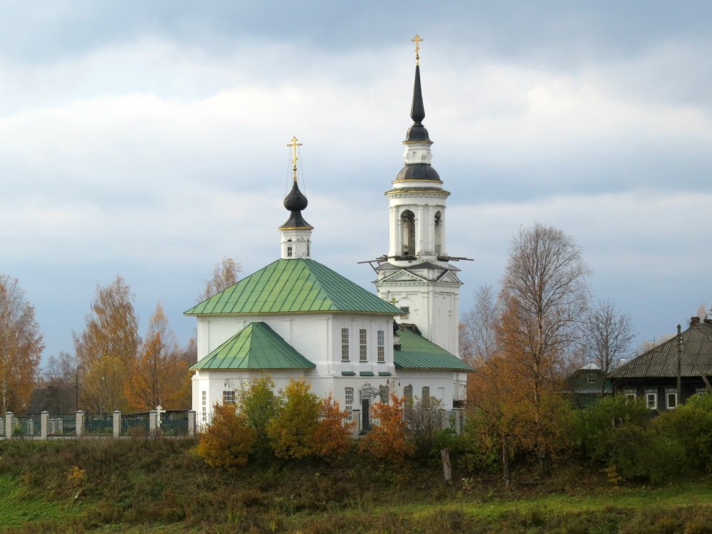 Буй. Церковь Воскресения Христова. общий вид в ландшафте