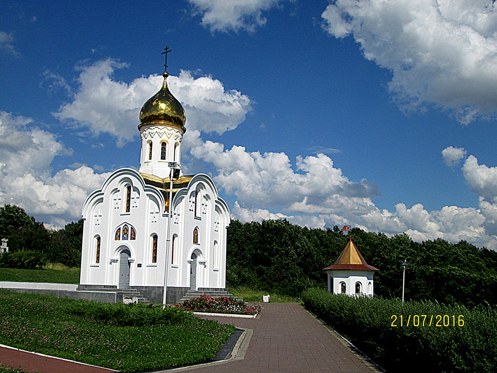 Часовня Иоанна Воина на высоте Конева, Солоницевка (Харьковский район, Украина, Харьковская область). общий вид в ландшафте