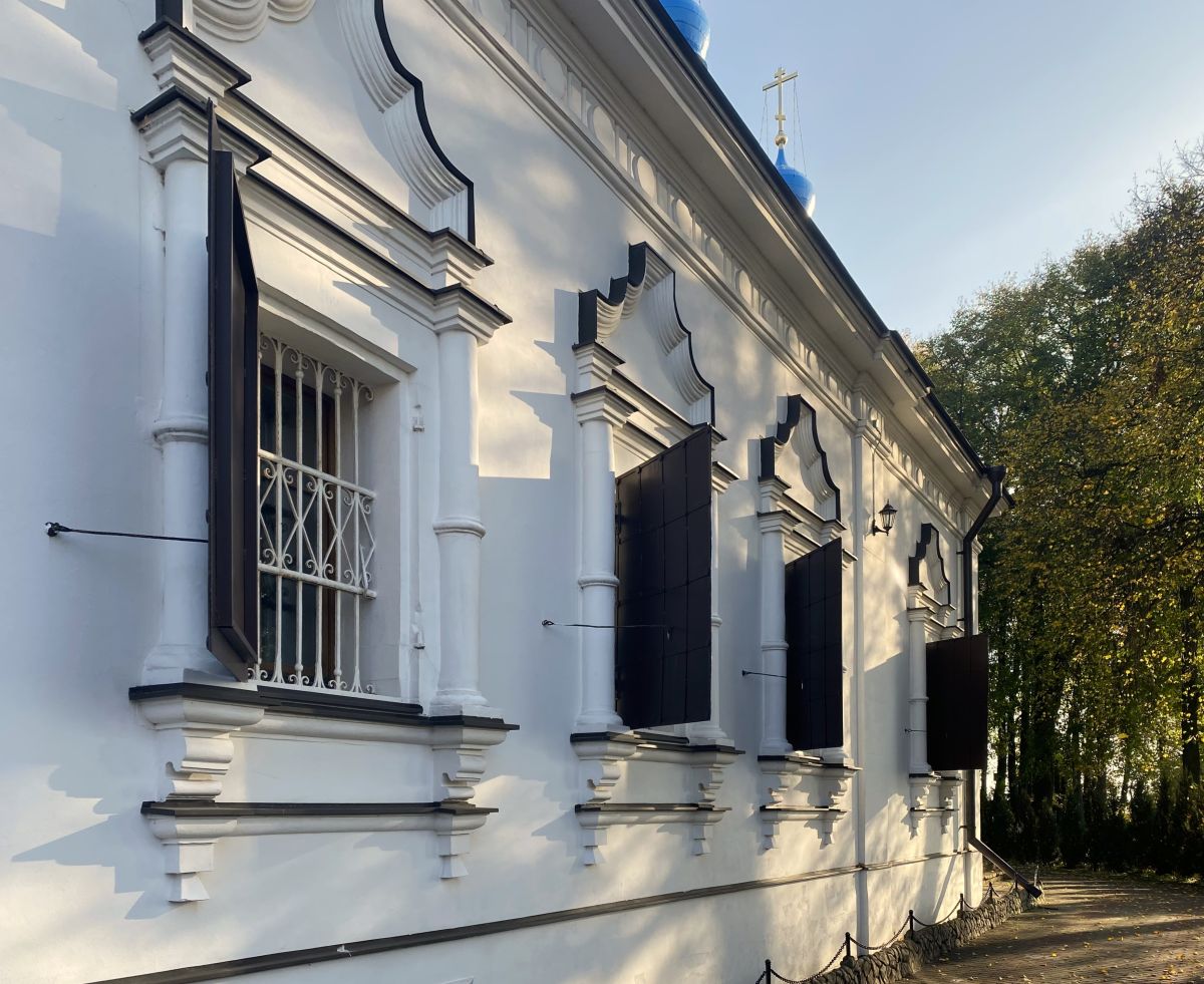 Церковь Рождества Пресвятой Богородицы, Верхнее Мячково (Раменский район и гг. Бронницы, Жуковский, Московская область). архитектурные детали, Южная стена трапезной